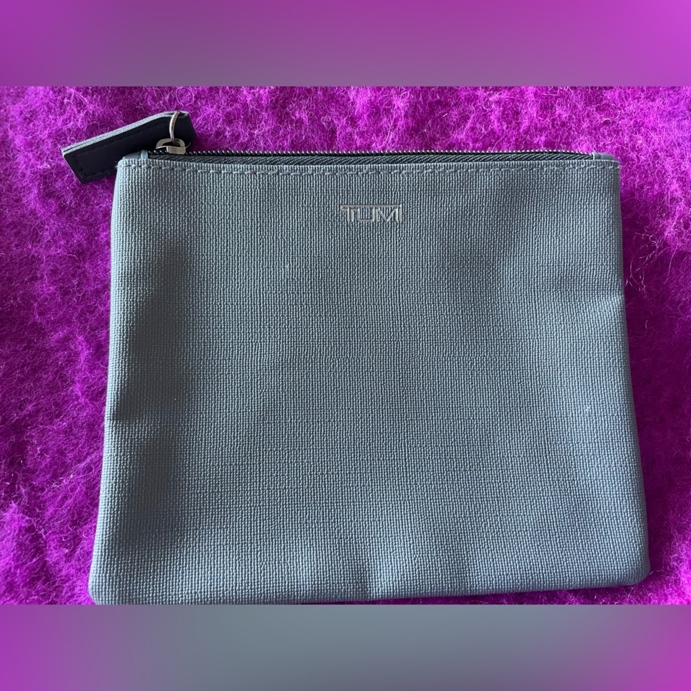 Tumi for Delta toiletry bag. Zip top. Grey w blue inside